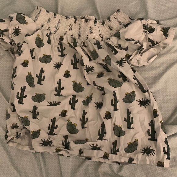 Tops - Ruffles cactus shirt